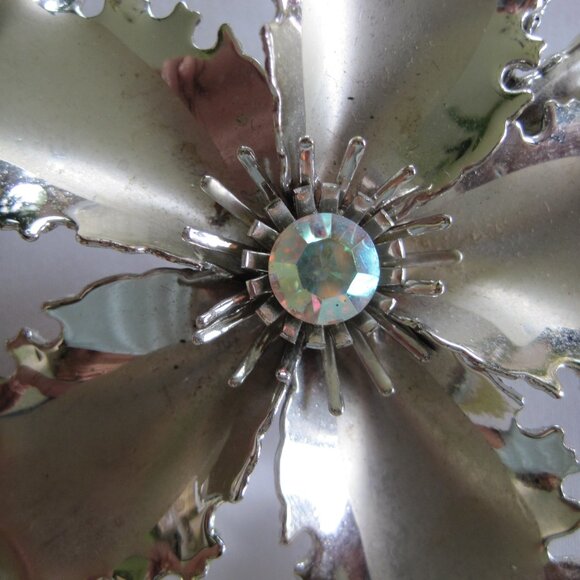 Set of 2 Vintage Ladies Brooches w/Matching Clip Earrings - Picture 7 of 8